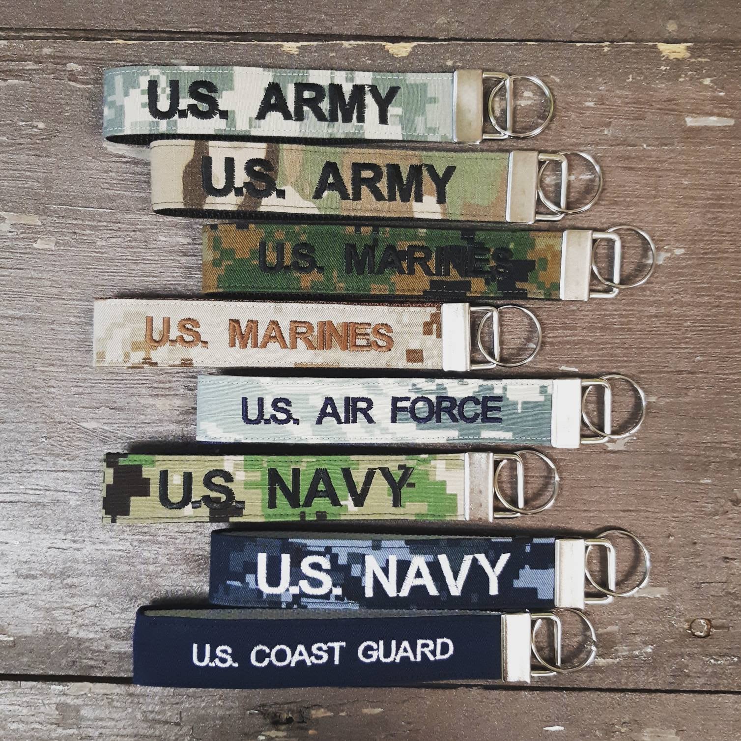 Militär Schlüsselanhänger Mit Namenband Armee, Marine, Luftwaffe, Marine Militär Schlüsselanhänger Mit Namenband Armee, Marine, Luftwaffe, Marine von MilitaryApparelCo
