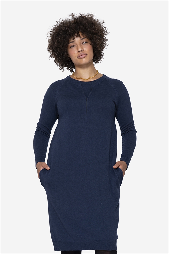 Blaues Stillkleid aus Mulesing free Merino von Milker