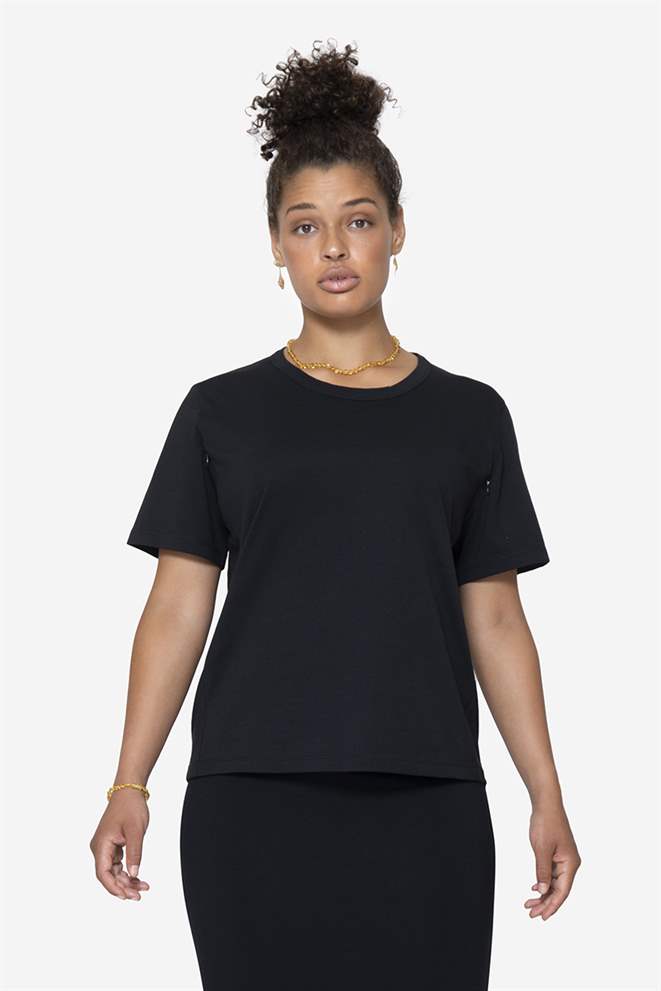 Klassisches schwarzes T-Shirt aus 100% Bio-Baumwolle mit Stillfunktion von Milker