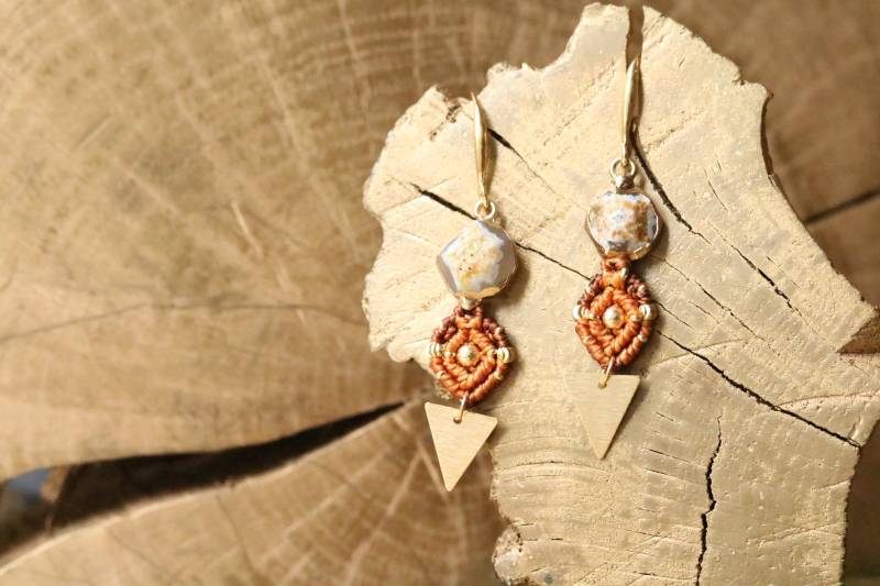Asymmetrie | Makramee Ohrringe Schmuck Mit Regalit Heilstein von Milkramee
