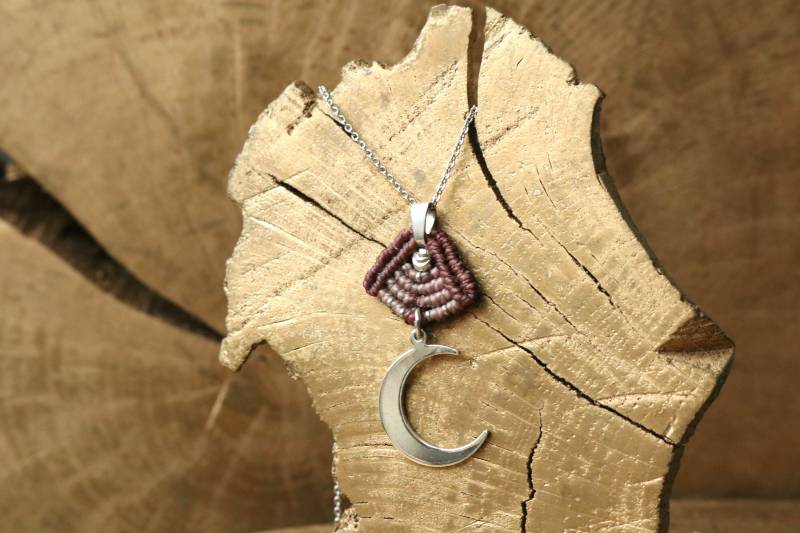 Ceres | Makramee Halskette Boho Hippie Geschenkidee Geschenk Weihnachtsgeschenk Makrameeschmuck Kette Mond Moonschmuck von Milkramee