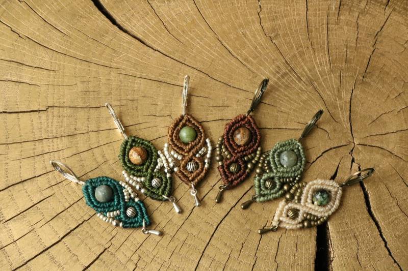 Thalia | Makramee Ohrringe Mit Natursteinperlen Heilstein Boho Hippie Vintage Muttertag Geburtstagsgeschenk Geschenkidee Makrameeschmuck von Milkramee