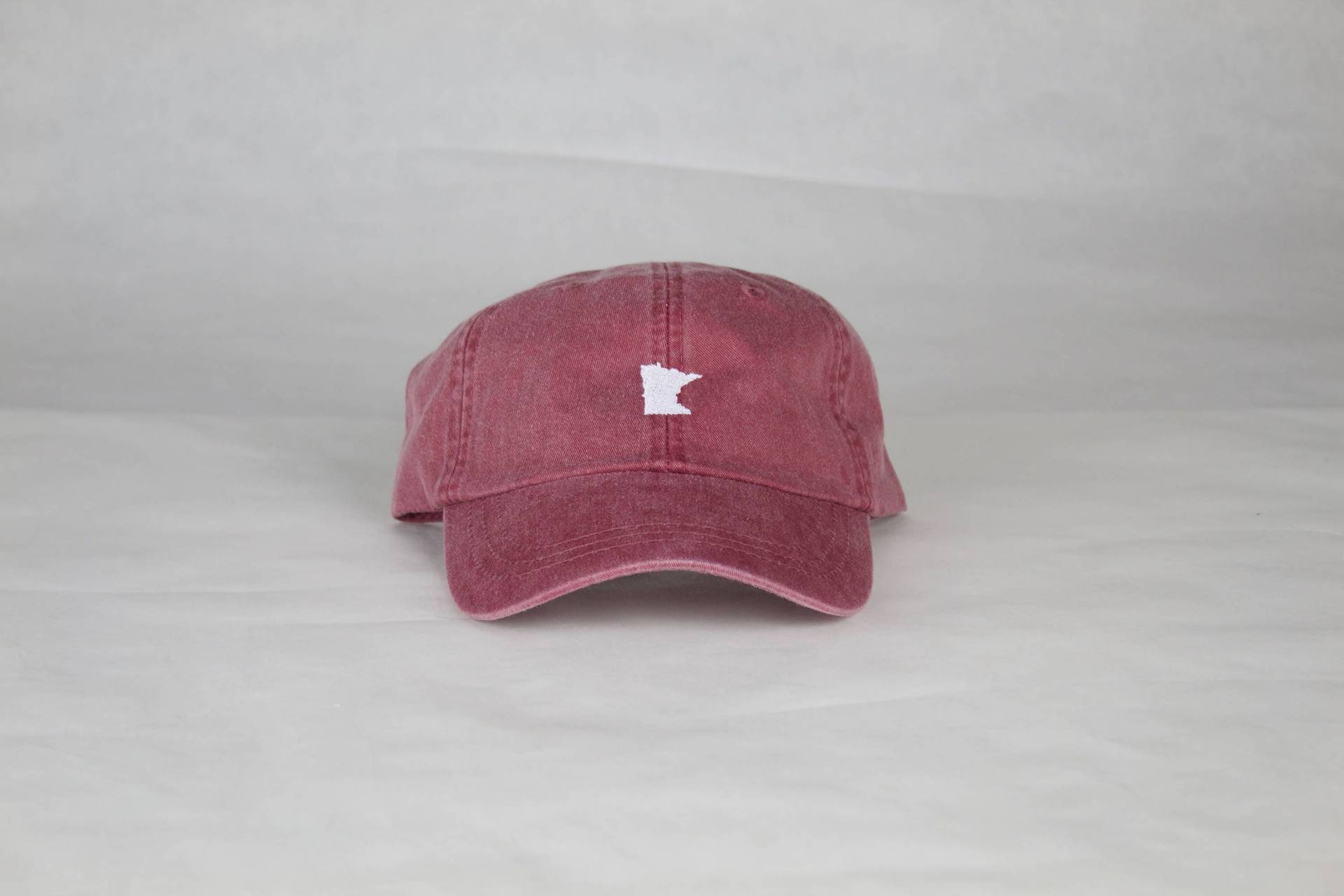 Burgunder Mütze Burgunder Mütze von MillCityMadeApparel