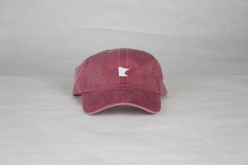 Burgunder Mütze Burgunder Mütze von MillCityMadeApparel
