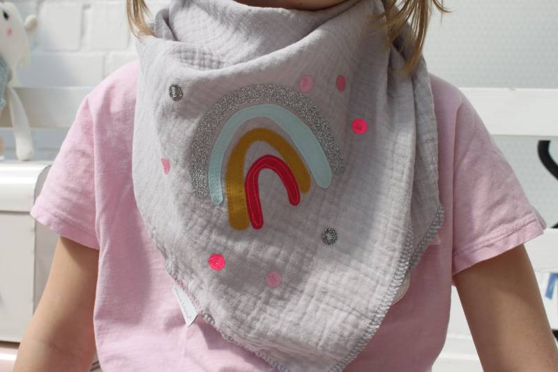 Mädchen Halstuch Musselin, Musselintuch, Musselinschal, Tuch Regenbogen, Regenbogentuch, Konfetti, Glitzer, Musselin Mint, Kinderschal Grau von MillaLouise