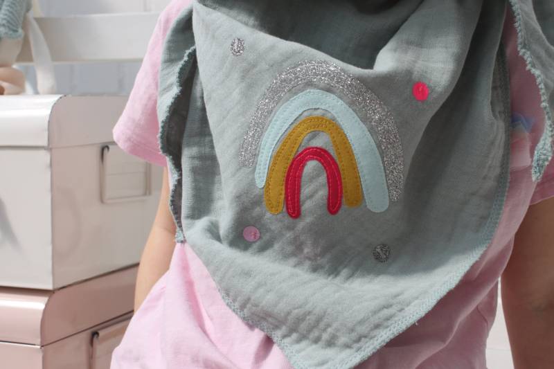 Mädchen Halstuch Musselin, Musselintuch, Musselinschal, Tuch Regenbogen, Regenbogentuch, Konfetti, Glitzer, Musselin Mint, Kinderschal Mint von MillaLouise