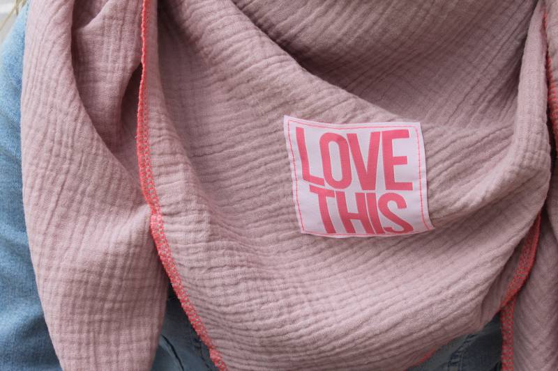 xxl Halstuch Musselin, Musselintuch, Musselinschal, Tuch Regenbogen, Regenbogentuch, Rosa, Glitzer, Sommer, Aufnäher, Frühling von MillaLouise