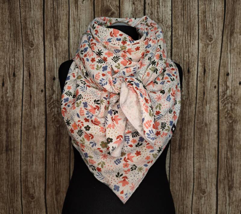 Musselintuch Ecru Mit Blumenmuster Kuscheltuch Halstuch Musselin Dreieckstuch Schal Musselinschal Geschenk Damen von MillasNaehzauberei