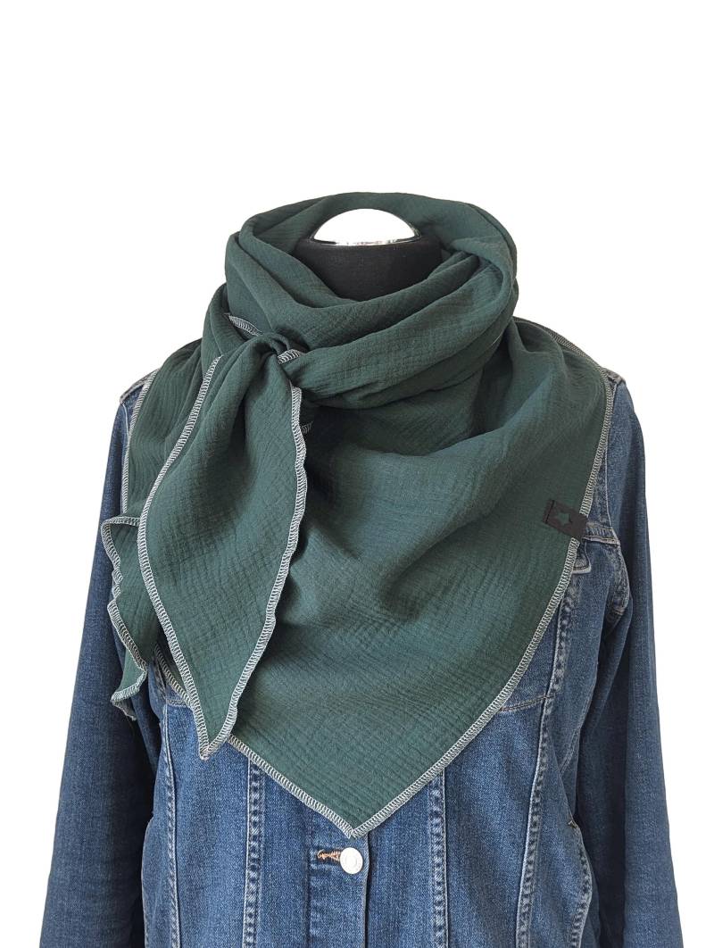 Musselintuch Tannengrün Dunkles Grün Kuscheltuch Geschenkidee Dreieckstuch Musselin Schal Damen Baumwolltuch Musselinschal von MillasNaehzauberei