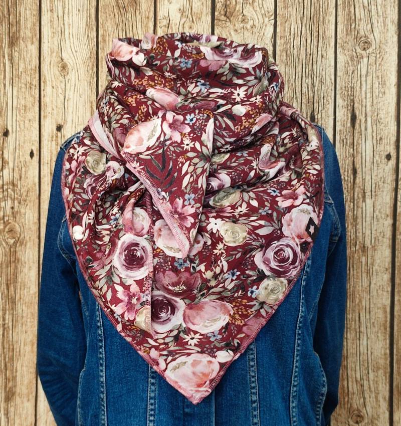 Musselintuch Weinrot Mit Blumen Kuscheltuch Halstuch Musselin Dreieckstuch Schal Musselinschal Geschenk Damen von MillasNaehzauberei