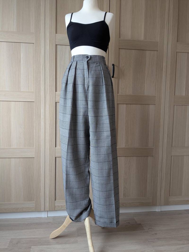 80Er Jahre Schwarz Weiß Karierte Anzughose Von Miss Cartoon 000209 von MillennialPeacock