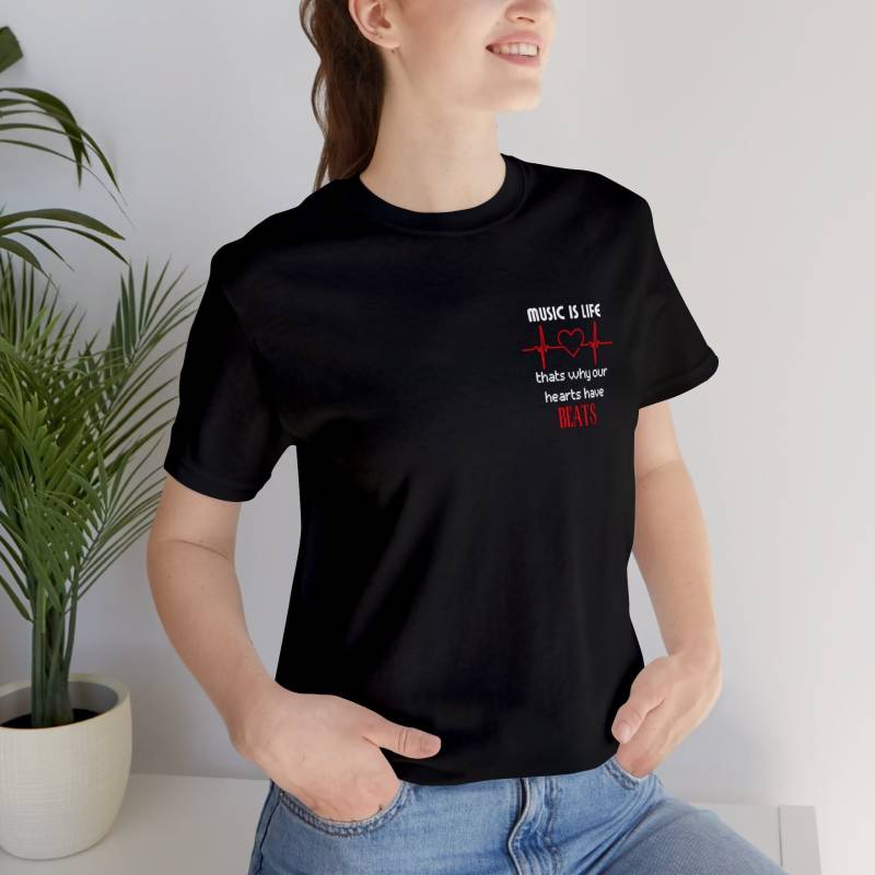 Unisex Tshirt Music Is Life Thats Why Our Hearts Have Beats von MillerManufaktur