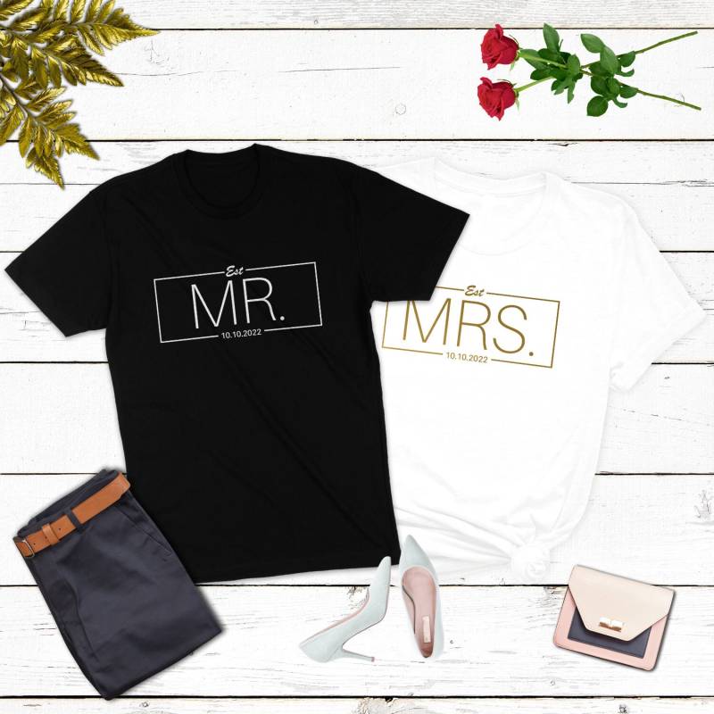 Mr Mrs Shirt Personalisiert Und Geschenke Hochzeit Pärchen Shirts Mit Wunschdatum & Verlobungsgeschenk Million Threads von MillionThreads