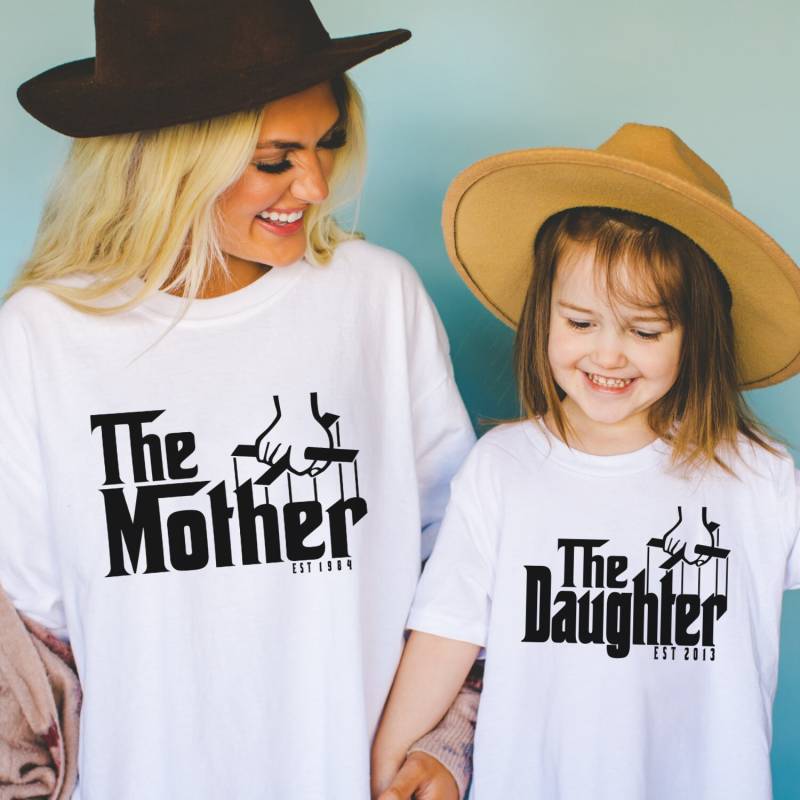 Mutter Tochter Partnerlook Shirts The Mother Daughter T-Shirts Set Babybody Bedruckt Personalisiert Geschenk Muttertag von MillionThreads