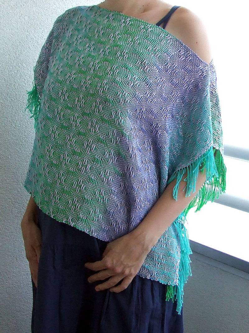 Handgewebter Poncho Aus Ozeanlavendel. Handgefärbte Baumwolle. Ein Unikat von MimaHandwovens