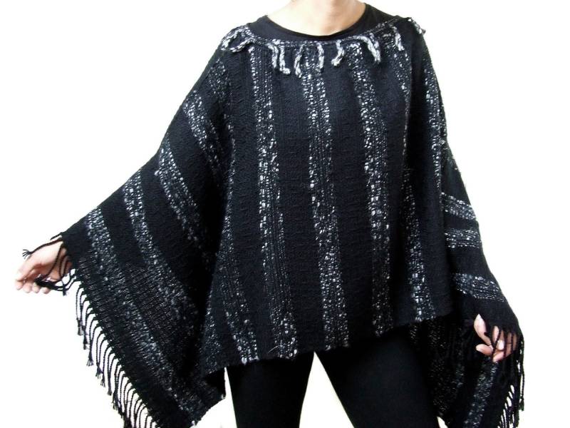 Handgewebter Schwarzer Poncho Handgemachte Schwarze Wolle Pullover Gewebt Alpaka Frau Mantel Frauen Umhang Umstandsmode von MimaHandwovens