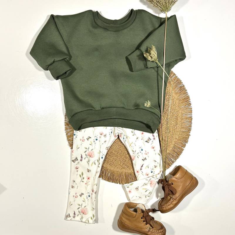 Set Aus Leggins Ripp Jersey Und Kuscheligem Sweatshirt Mit Blumen Schmetterlingen Gr. 50/56 - 122/128, Bis 92 Windelpopo von MimaLilu