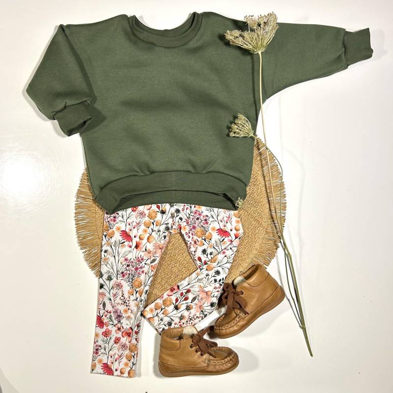 Set Aus Leggins Und Kuscheligem Sweatshirt in Khaki Mit Wild Blumen Gräsern Gr. 50/56 - 122/128, Bis 92 Windelpopo von MimaLilu