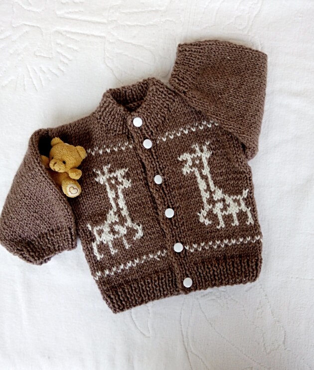 Brauner Pullover Für Jungen Strickpullover Baby Giraffe Muster Woll 0 Bis 12 Monate Babyjacke von MimiAnnaKnitting