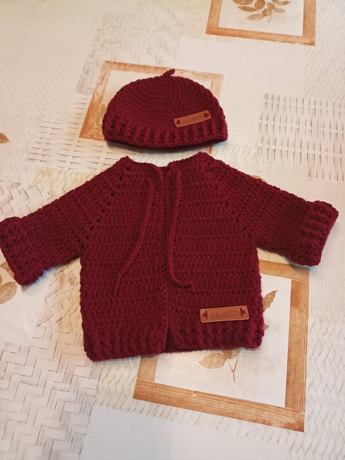 Geschenkset Babyjacke Mit Passender Mütze Geschenkset Babyjacke Mit Passender Mütze von MimiFellner