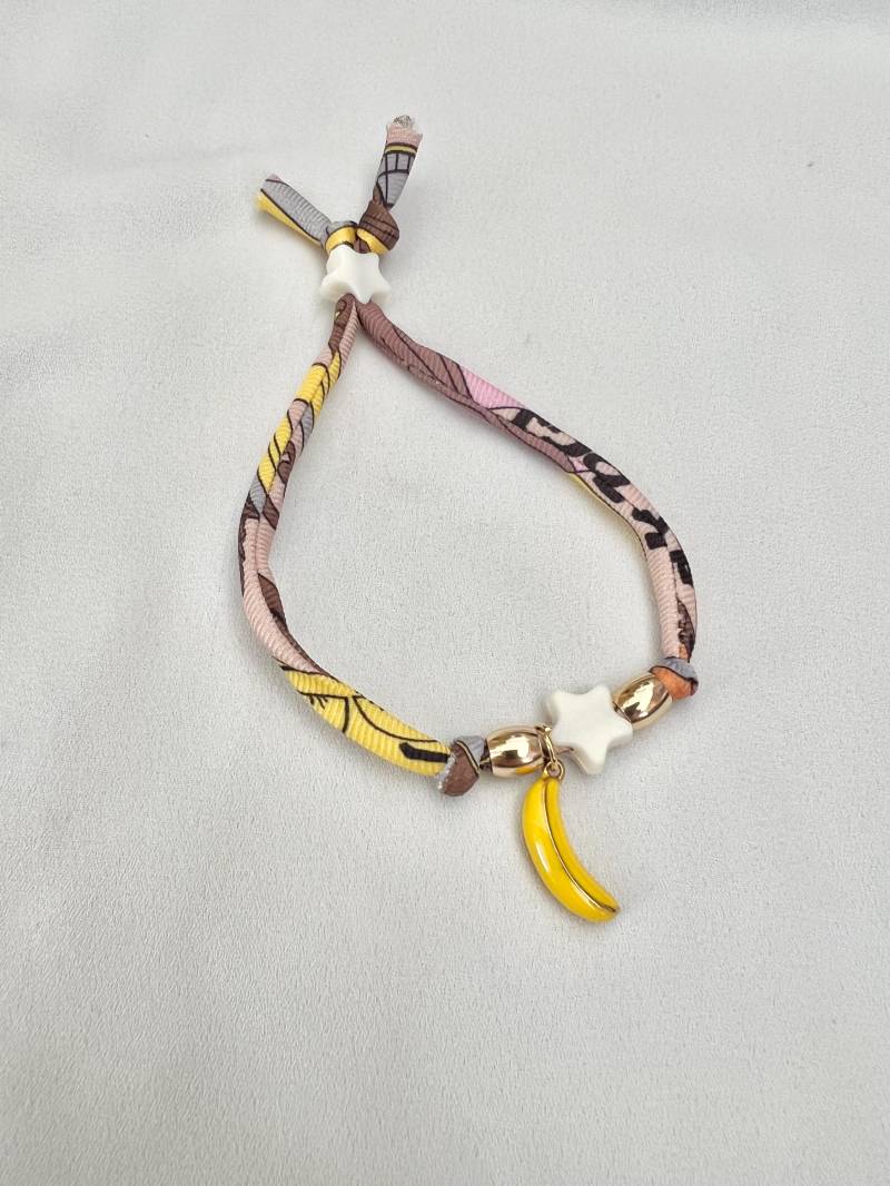 Braun Gelbes Recyceltes Schalschnur Bananen Charm Perlenarmband Braun Gelbes Recyceltes Schalschnur Bananen Charm Perlenarmband von MimiRockwell
