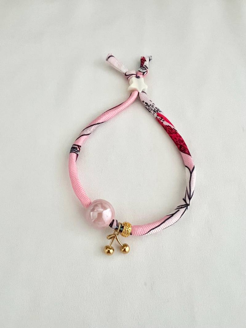 Kirschrosa Perlenarmband Mit Recyceltem von MimiRockwell