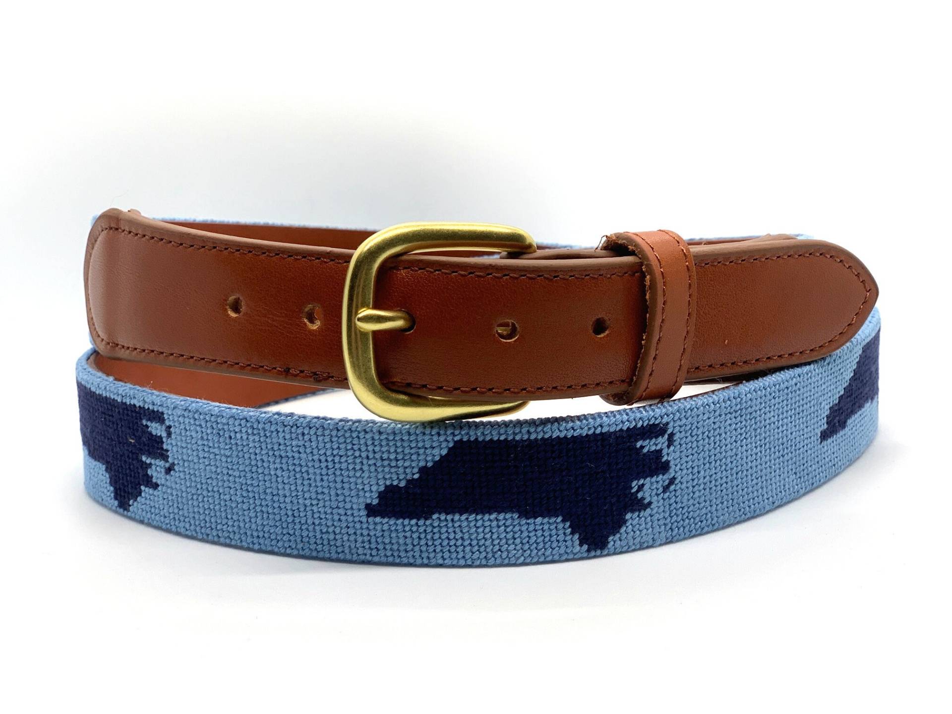 Hellblauer Gürtel Mit North Carolina Nadelspitze Hellblauer Gürtel Mit North Carolina Nadelspitze von MimiandCompanyStore