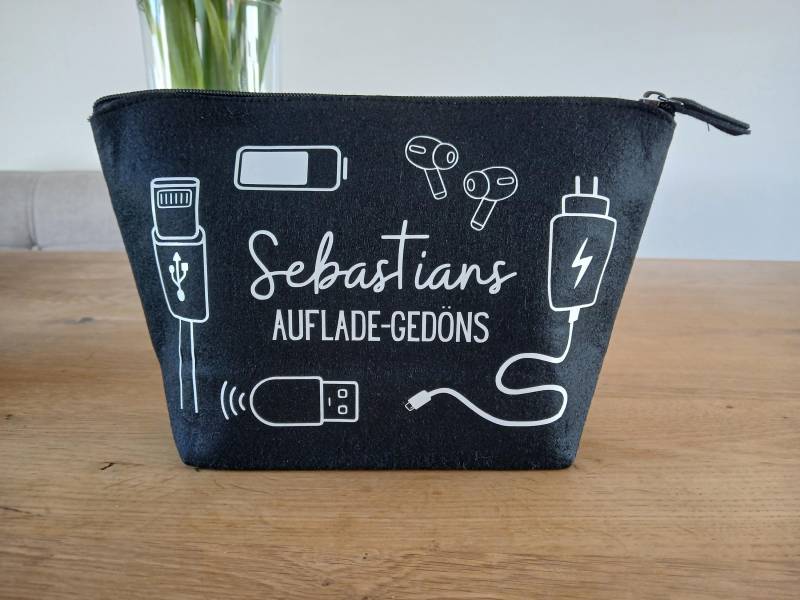 Filztasche Für Elektronikzubehör Mit Name, Auflade-Gedöns, Reisetasche Ladekabel Filztasche Für Elektronikzubehör Mit Name, Auflade-Gedöns, Reisetasche Ladekabel von MimisSmartprints