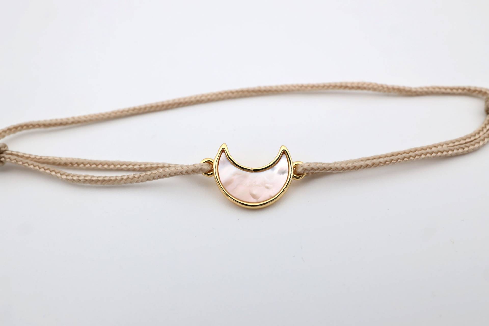 Armband Mond Mit Perlmutt Anhänger Gold Armband Mond Mit Perlmutt Anhänger Gold von MimisWerkstatt