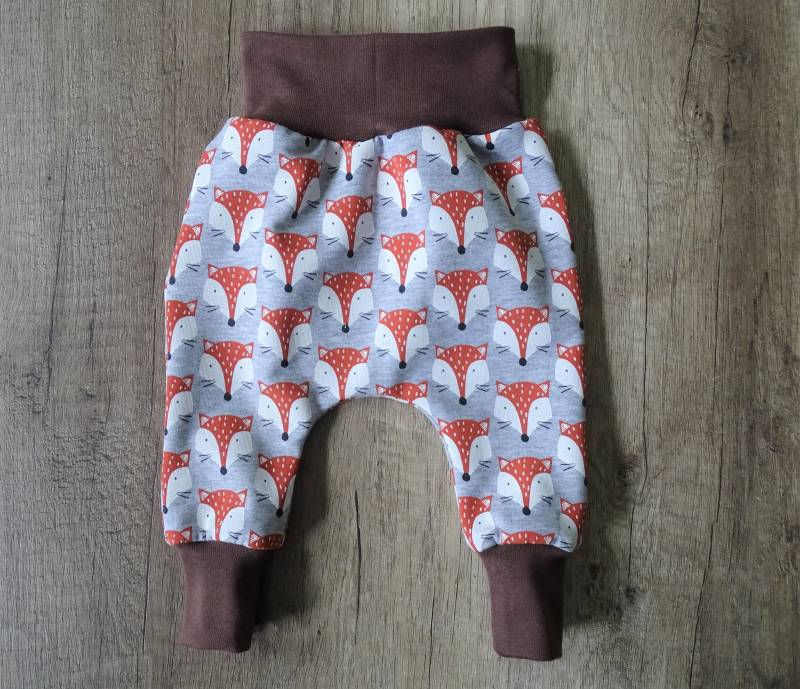 Kuschelige Sweathose "Schlauer Fuchs" Grau/Orange/Braun 56-92 Unisex von MimiundPauli