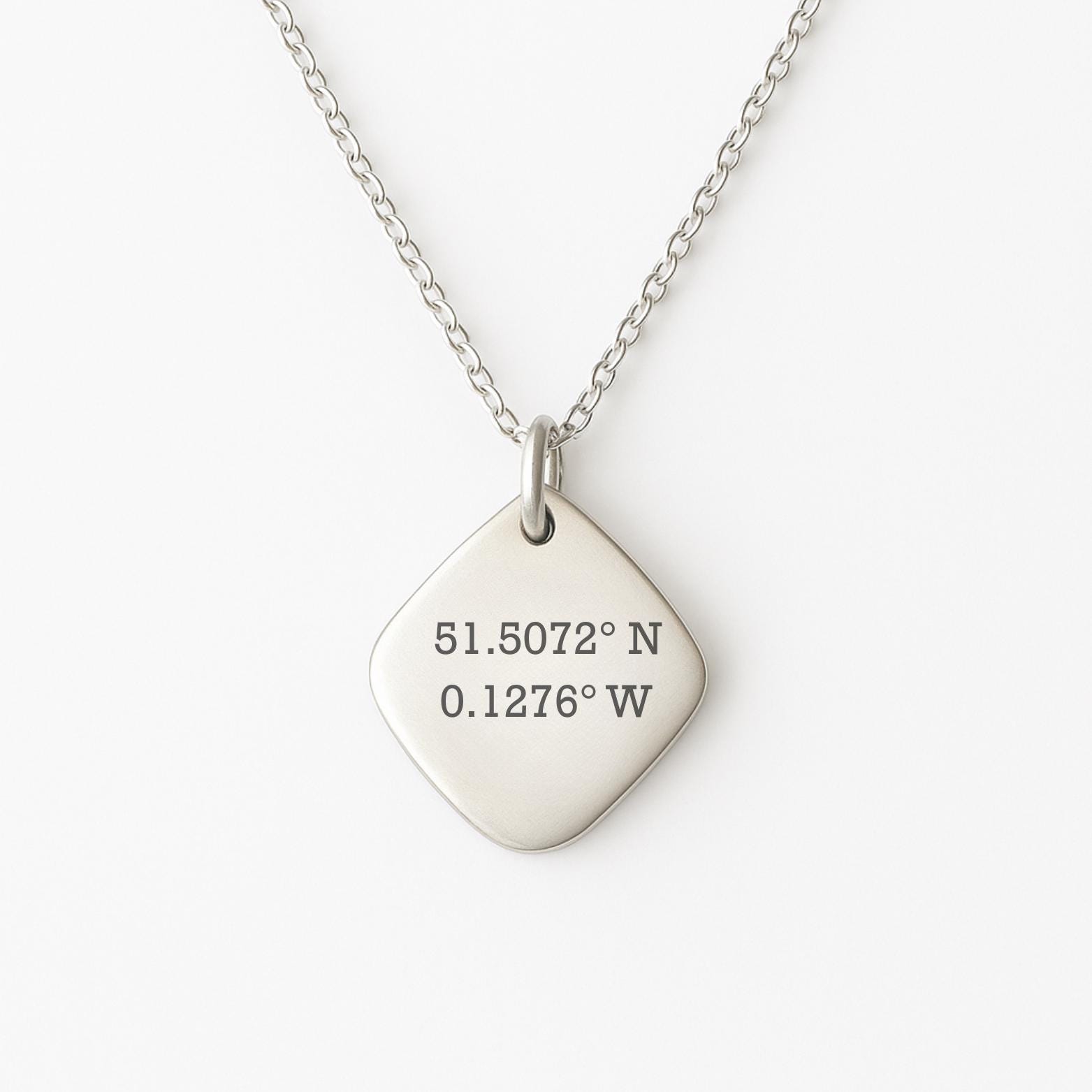 Personalisierte Halskette Aus Edelstahl - Gravur Von Name, Datum, Koordinaten Oder Textgeschenk Personalisierte Halskette Aus Edelstahl - Gravur Von Name, Datum, Koordinaten Oder Textgeschenk von MimmiEngravings