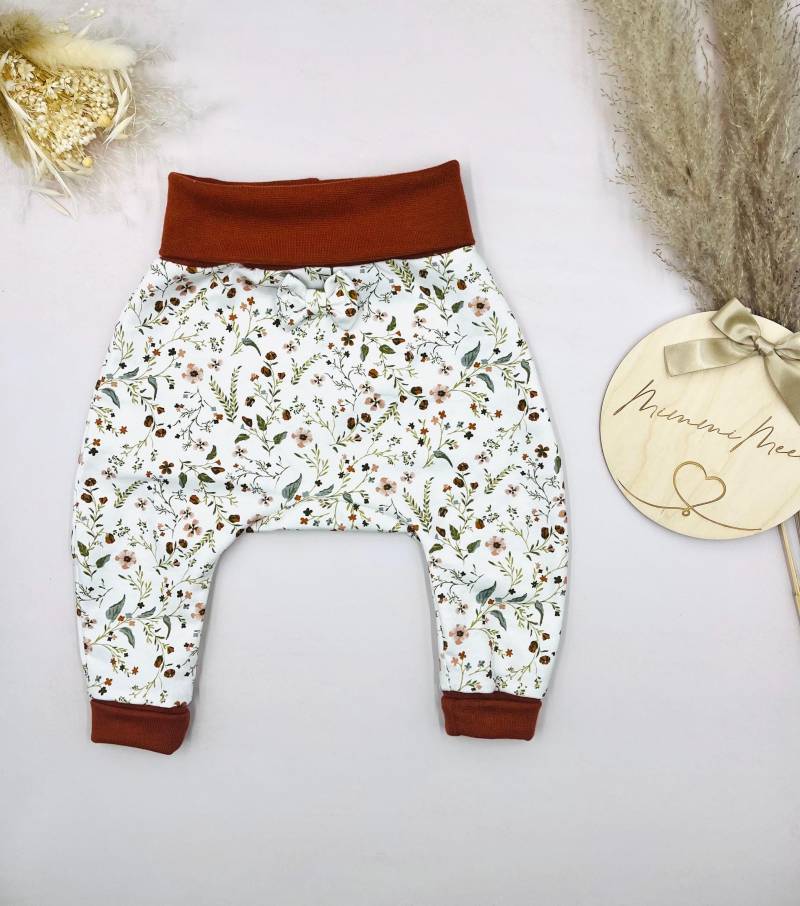 Pumphose Oversize Xxl Babyhose Baby Kleinkind Mädchen Blumenmuster Rüschenhose Haremshose Mitwachshose Geschenk Gr. 50 56 62 68 74 86 92 98 von Mimmimeee