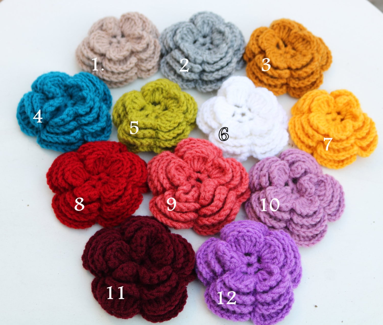 5 X Häkeln Blume Broschen, Zufällige Farben Blumen, Hand Stricken Brosche, Gestrickte Stift Blumenabzeichen, Weihnachtsgeschenk Geschenk von MimozaLuxury