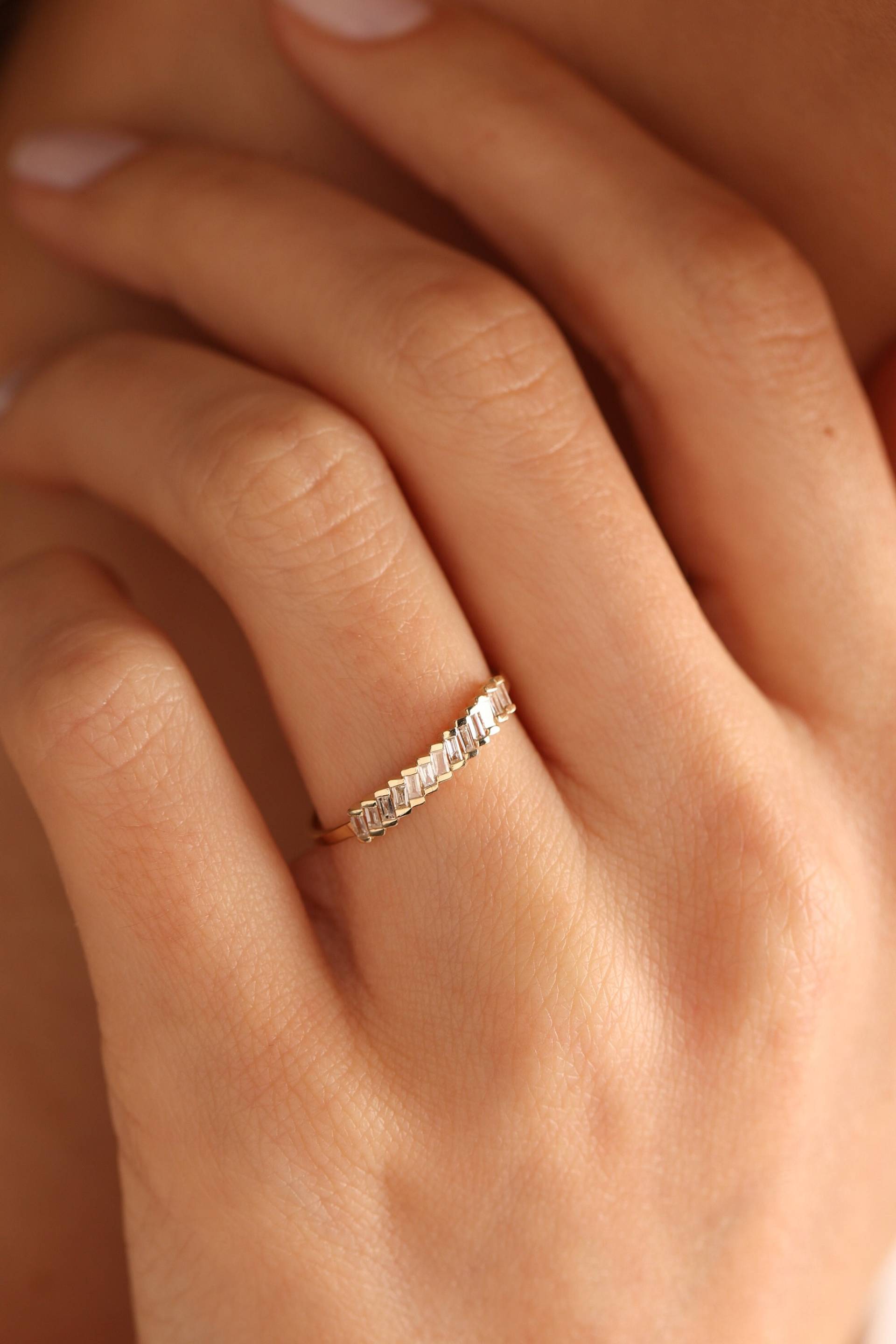 Mimra Diamantring Rohdiamantring Baguette Benutzerdefinierter Ehering Goldring Handgefertigter Schmuck Versprechensring Mimra Diamantring Rohdiamantring Baguette Benutzerdefinierter Ehering Goldring Handgefertigter Schmuck Versprechensring von MimraDiamondJewelry