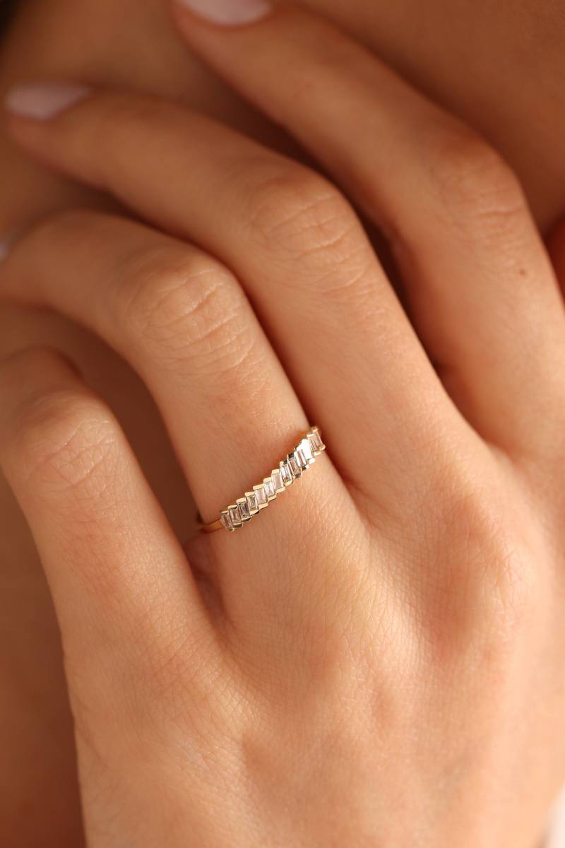 Mimra Diamantring Rohdiamantring Baguette Benutzerdefinierter Ehering Goldring Handgefertigter Schmuck Versprechensring von MimraDiamondJewelry