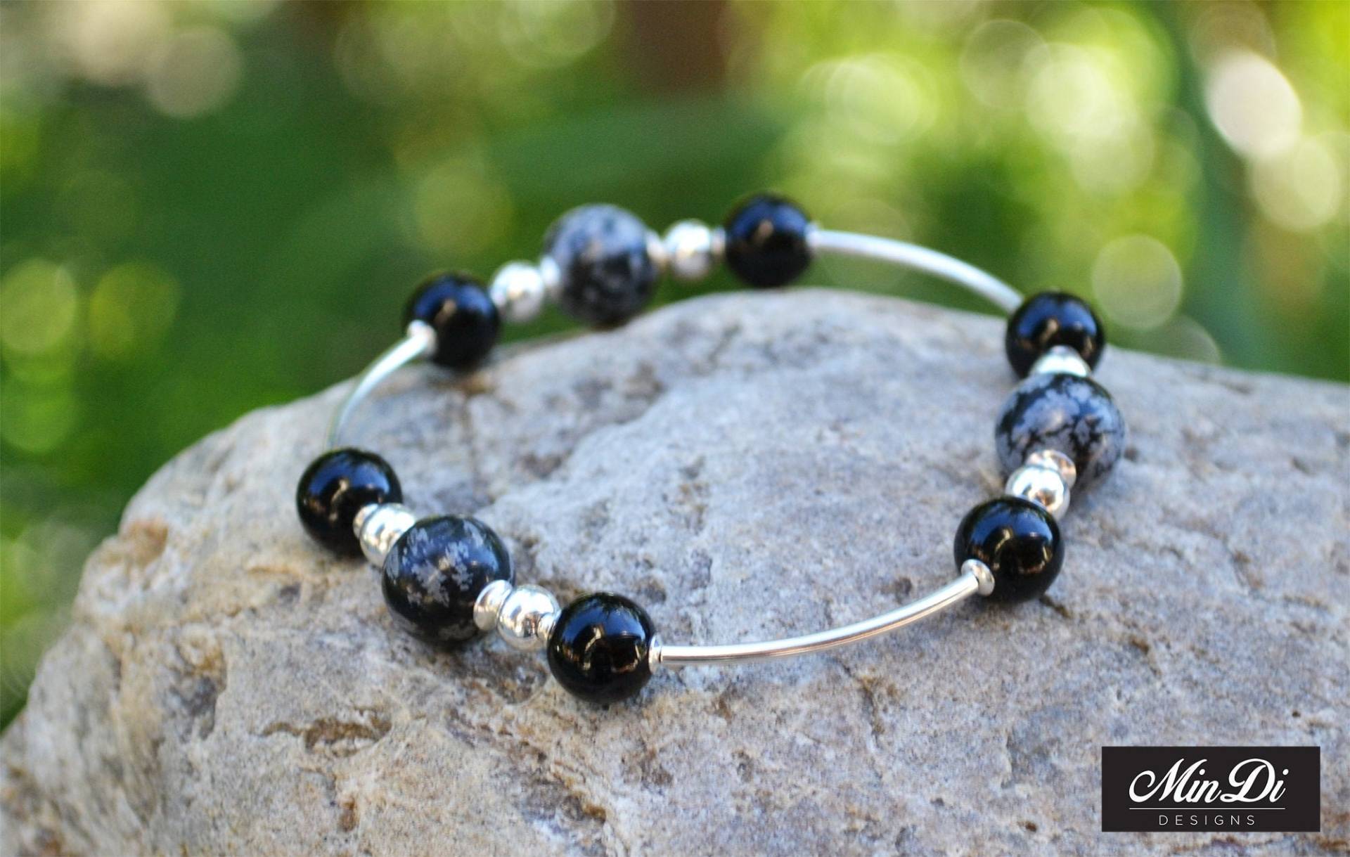 Handgefertigtes Stretcharmband Mit Sterling Silver, Black Onyx & Obsidian Snowflake von MinDiDesign