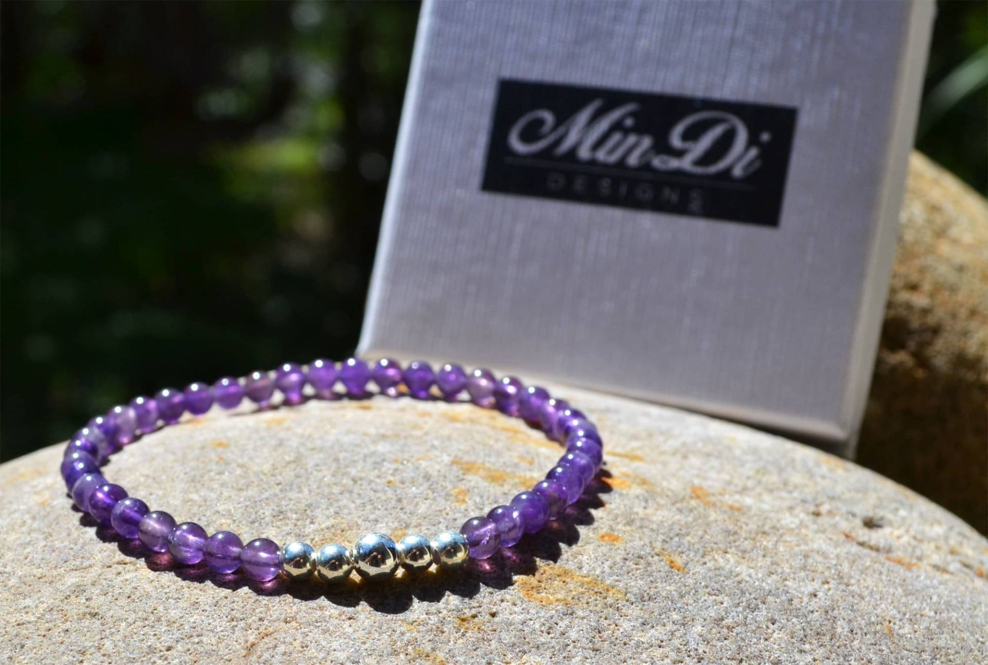 Handgemachtes Stretch Armband Mit Sterling Silber & Amethyst Handgemachtes Stretch Armband Mit Sterling Silber & Amethyst von MinDiDesign