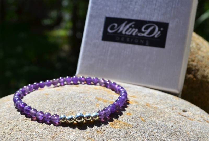 Handgemachtes Stretch Armband Mit Sterling Silber & Amethyst Handgemachtes Stretch Armband Mit Sterling Silber & Amethyst von MinDiDesign
