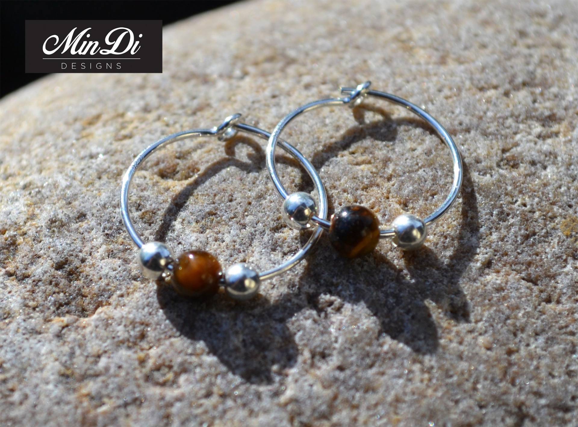 Ohrringe, Paar Handgefertigte Hoop Ohrringe Mit Sterling Silber & Tigerauge Ohrringe, Paar Handgefertigte Hoop Ohrringe Mit Sterling Silber & Tigerauge von MinDiDesign