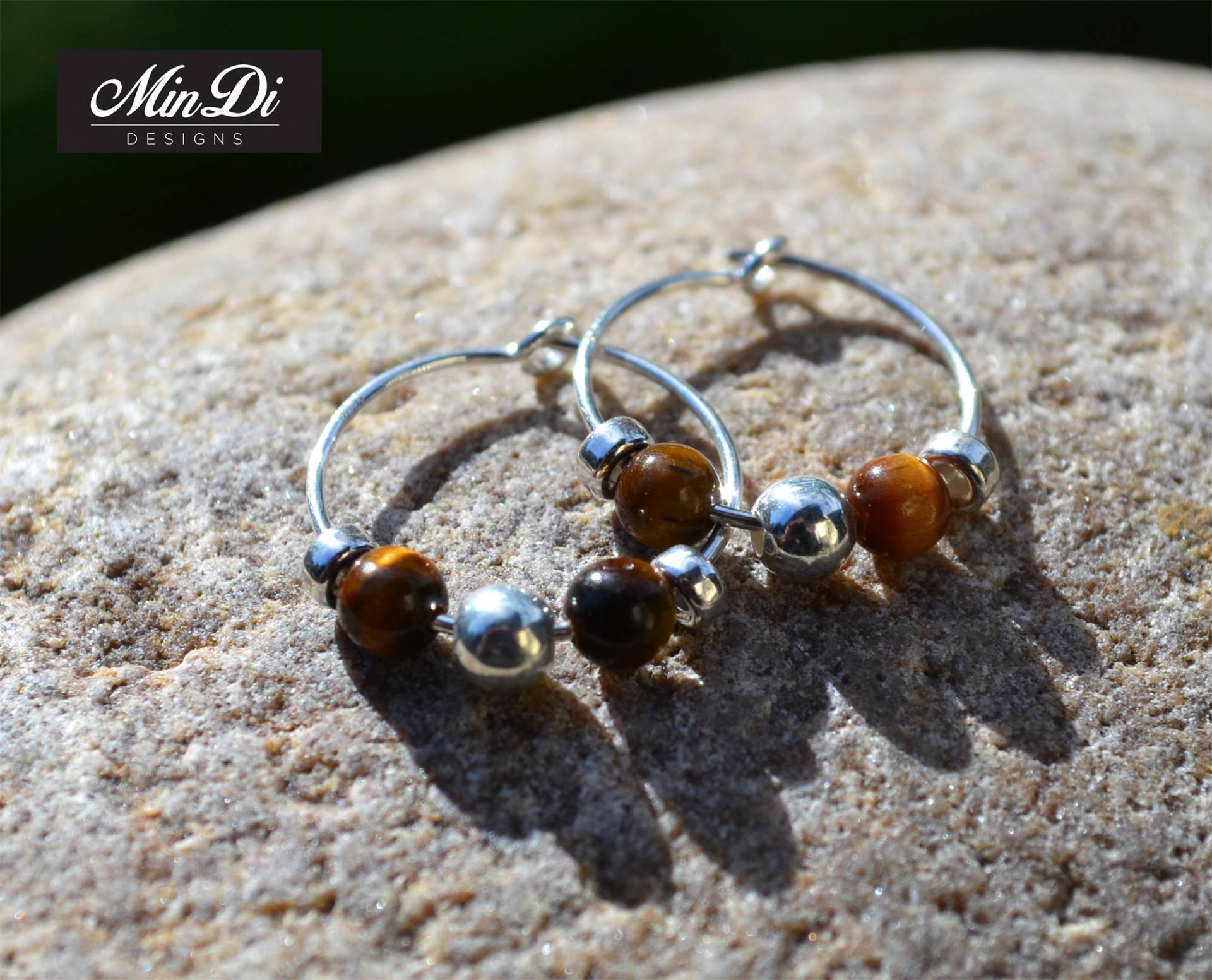 Ohrringe, Paar Handgefertigte Hoop Ohrringe Mit Sterling Silber & Tigerauge Ohrringe, Paar Handgefertigte Hoop Ohrringe Mit Sterling Silber & Tigerauge von MinDiDesign
