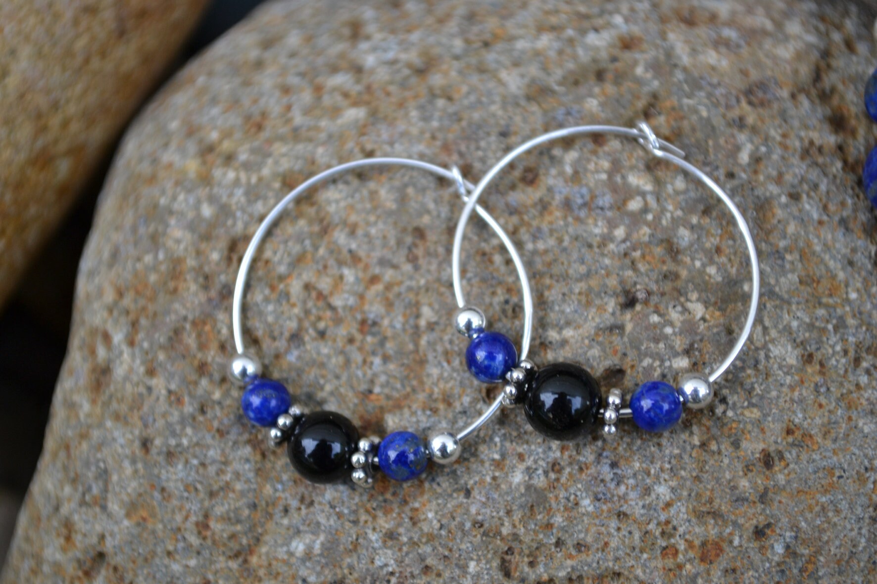 Ohrringe, Paar Handgefertigte Ohrringe Mit Sterling Silber, Lapislazuli & Schwarz Onyx Ohrringe, Paar Handgefertigte Ohrringe Mit Sterling Silber, Lapislazuli & Schwarz Onyx von MinDiDesign