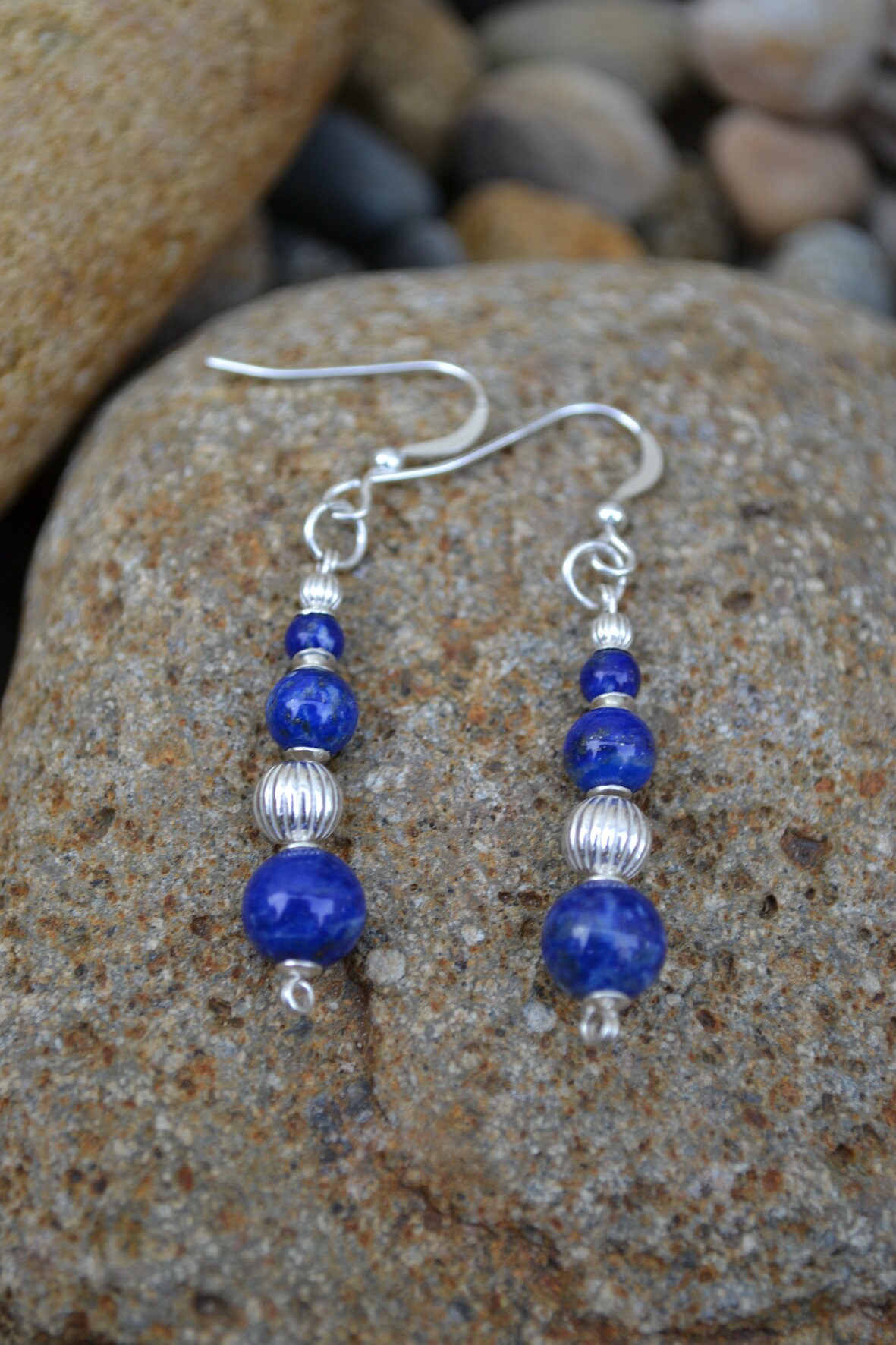 Ohrringe, Paar Handgefertigte Ohrringe Mit Sterling Silber & Lapislazuli Ohrringe, Paar Handgefertigte Ohrringe Mit Sterling Silber & Lapislazuli von MinDiDesign