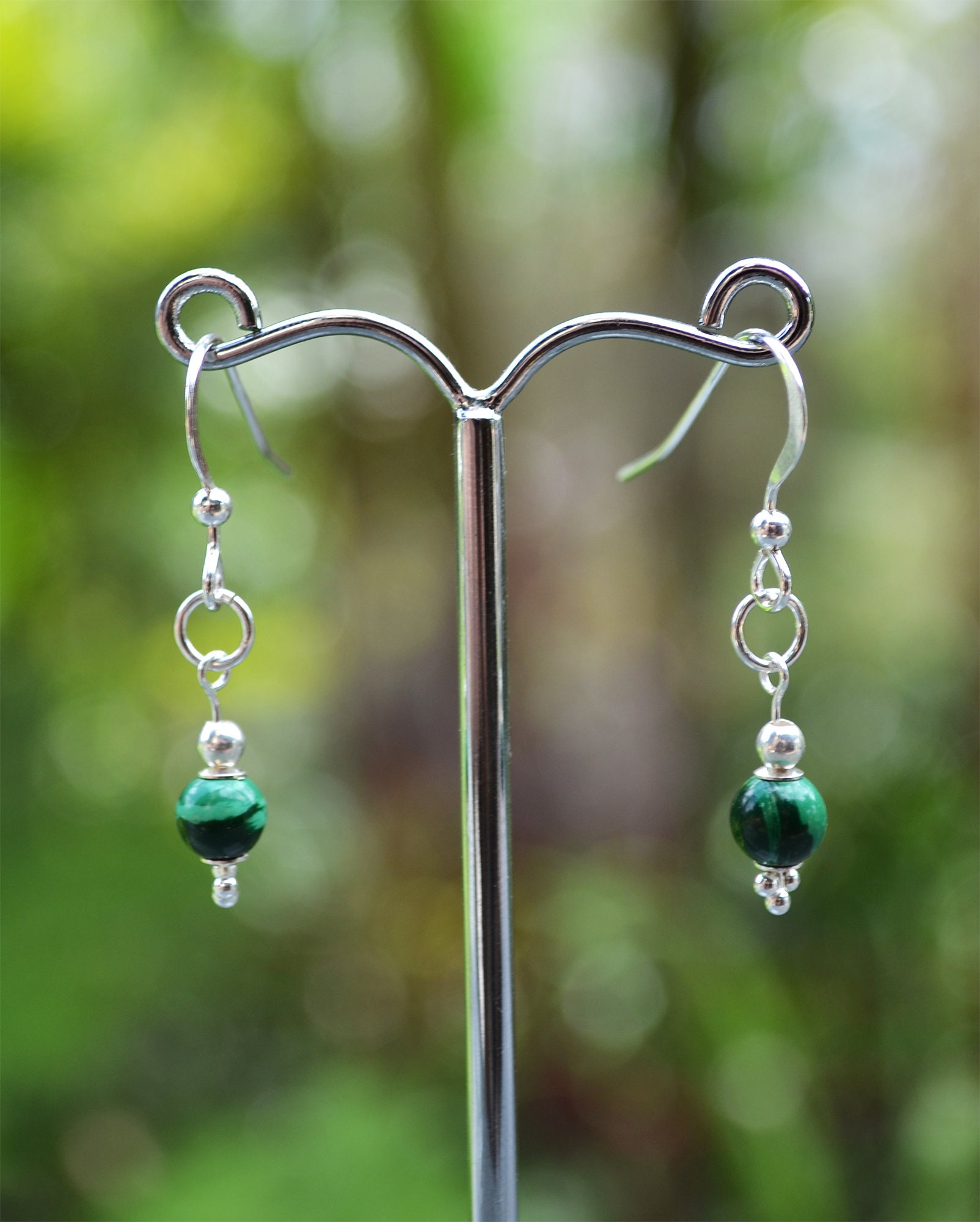 Ohrringe, Paar Handgefertigte Ohrringe Mit Sterling Silber & Malachit Ohrringe, Paar Handgefertigte Ohrringe Mit Sterling Silber & Malachit von MinDiDesign