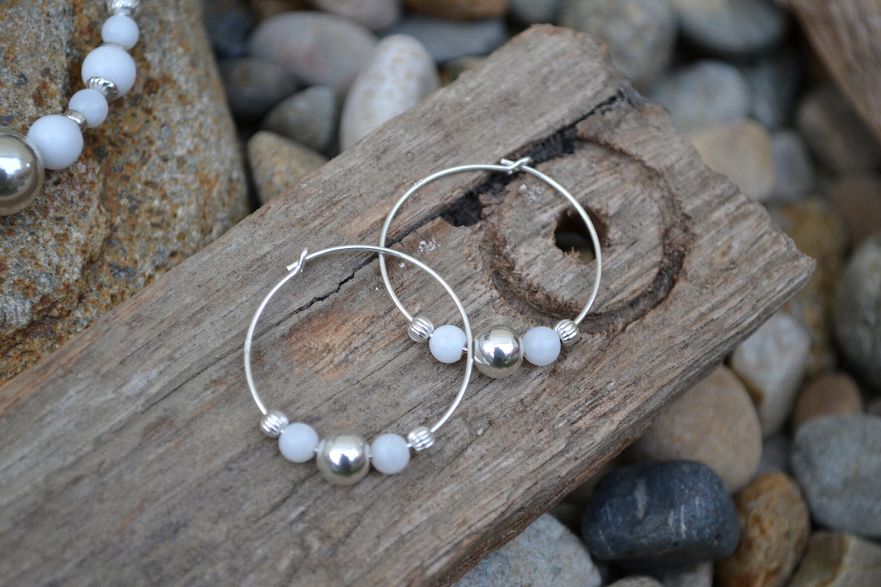 Ohrringe, Paar Handgefertigte Ohrringe Mit Sterling Silber & Weiße Jade Ohrringe, Paar Handgefertigte Ohrringe Mit Sterling Silber & Weiße Jade von MinDiDesign