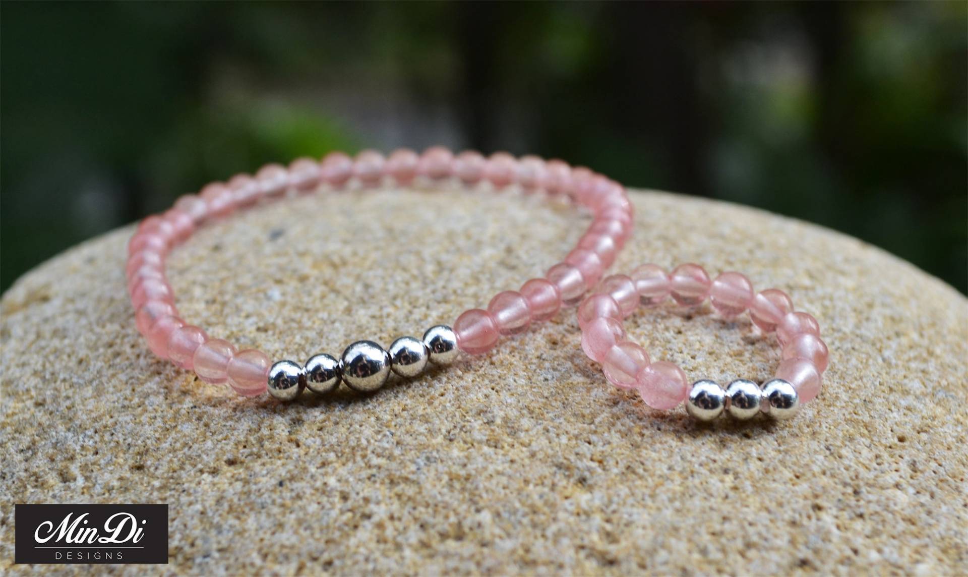 Unsere Neuen Stretch Armbänder Und Passende Perlenringe Mit Echtem Sterling Silber & Kirschquarz Unsere Neuen Stretch Armbänder Und Passende Perlenringe Mit Echtem Sterling Silber & Kirschquarz von MinDiDesign