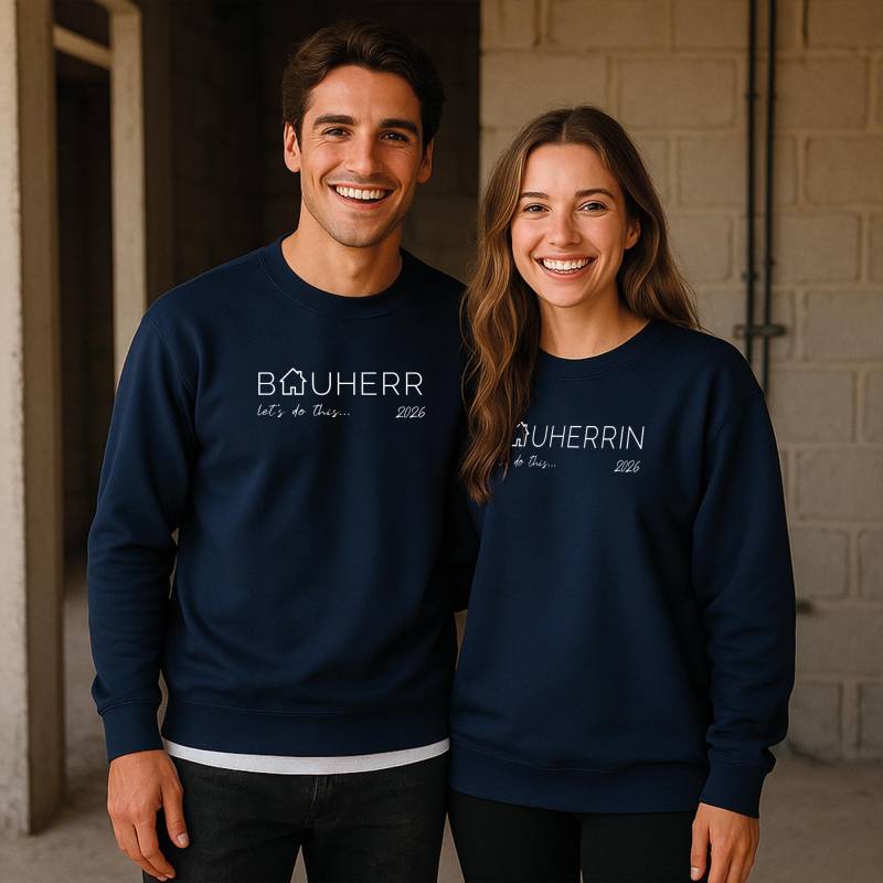 Bauherr Bauherrin Sweater - Personalisierbar Mit Baujahr Hausbau Geschenk Paar Richtfest Pullover Bauprojekt Hauskauf Eigenheim von MinaLematoStudios