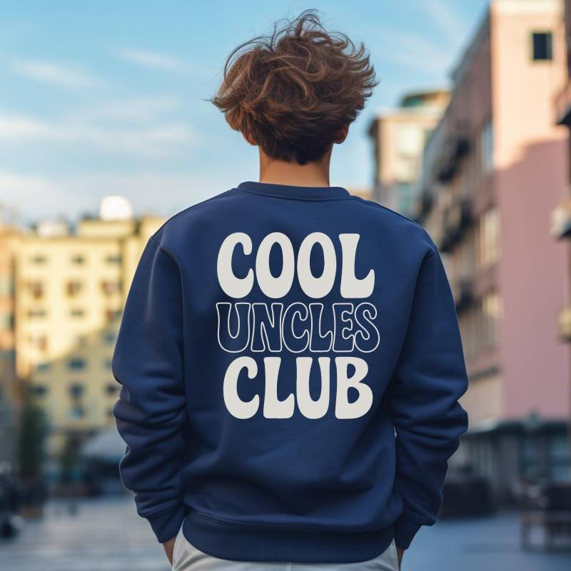 Cool Uncles Club Sweater - Geschenk Für Coole Onkel Statement Pullover Zur Geburt Lässiger Look Lieblingsonkel Modern & Bequem von MinaLematoStudios