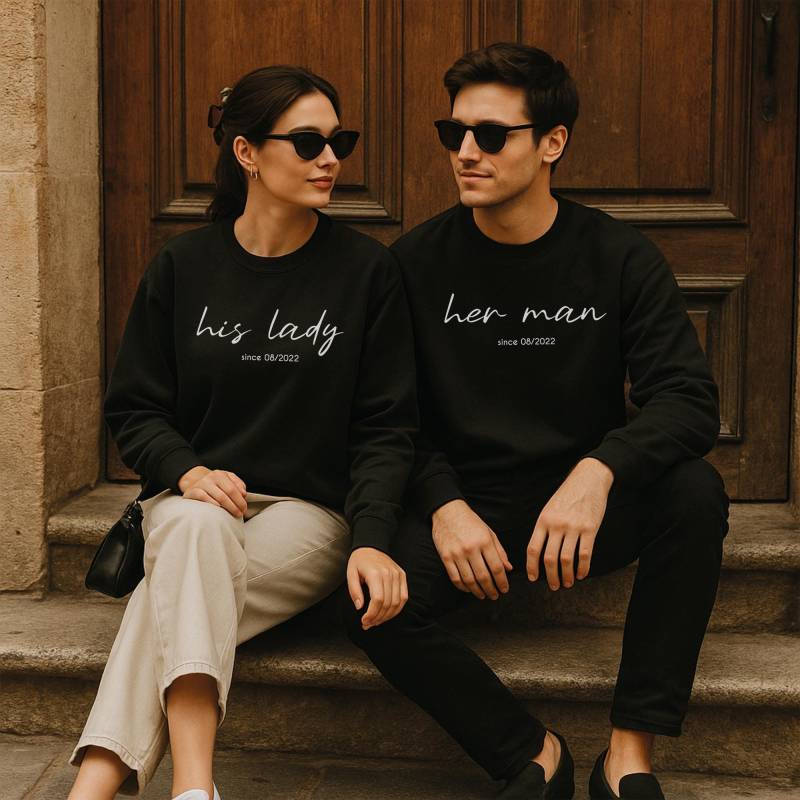 Personalisierte Couple Sweater „His Lady & Her Man" Mit Wunschjahr - Perfektes Geschenk Für Hochzeit, Jahrestag Oder Valentinstag von MinaLematoStudios