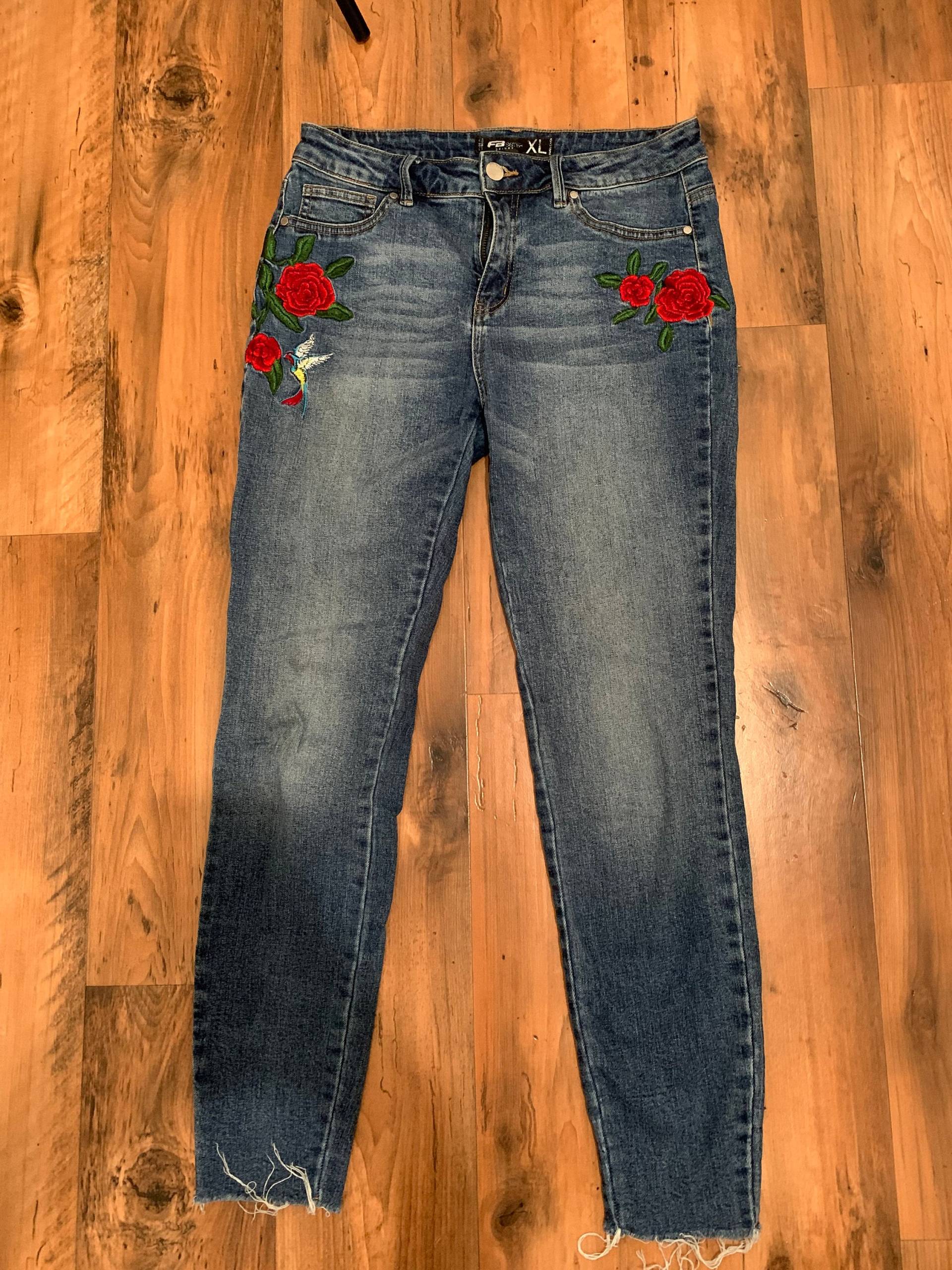 Vintage Mid Waist Jeans Vintage Mid Waist Jeans von MinasByAisha