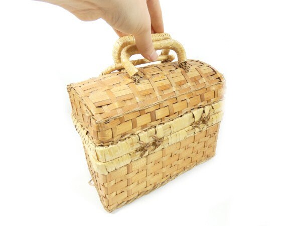 Kleine Vintage Korb Handtasche Weide Tasche Aufbewahrungstasche Reisetasche Nr 3 von MinasTreasureChest